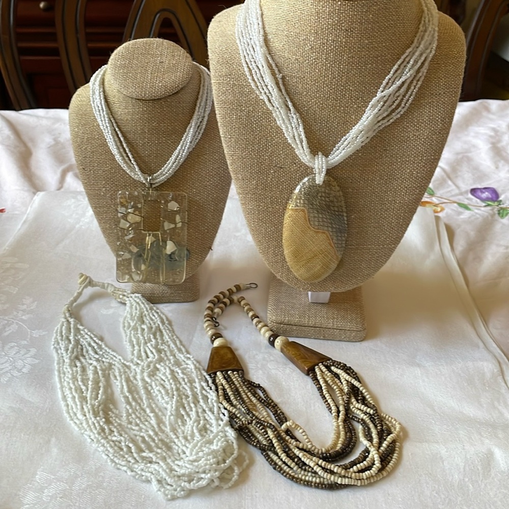Lot of 4 small beads fashion necklace multi-strand & pendants white natural